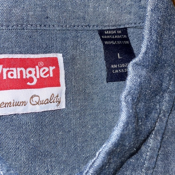 Wrangler shirt premium quality Denim Semi Chambray Button up new w tags - Picture 3 of 3